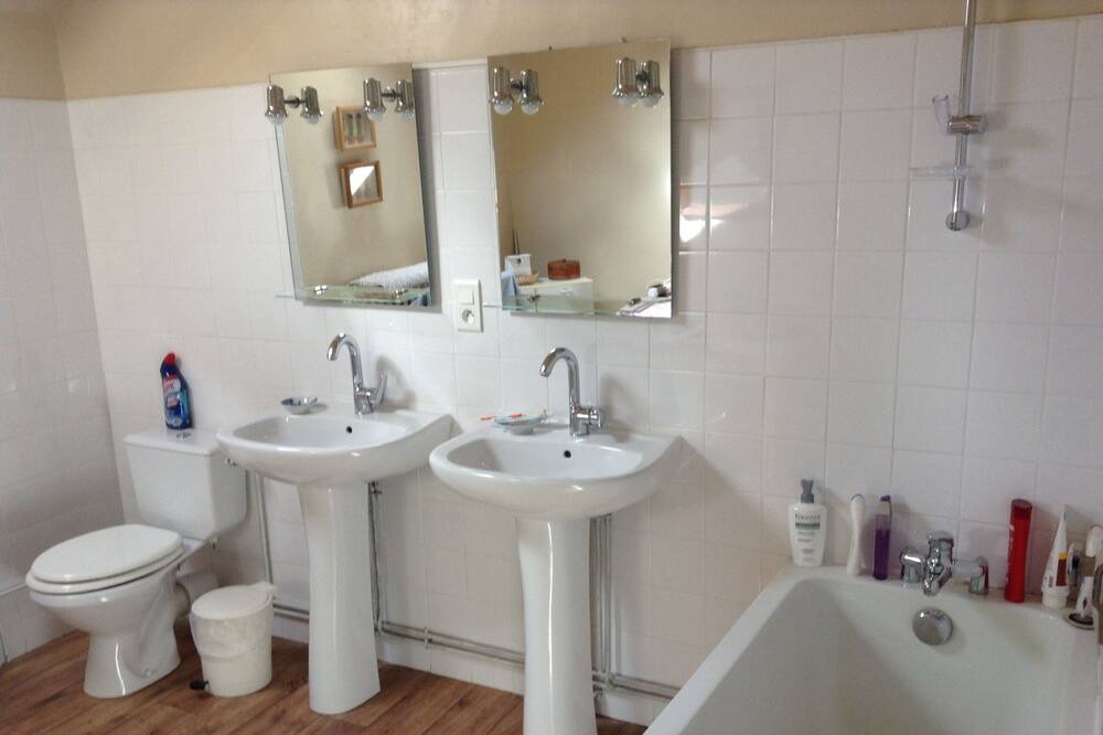 Photo of Bathroom in Saint-Leonard-de-Noblat