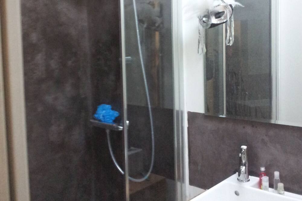 Photo of Bathroom in Mortagne-sur-Gironde