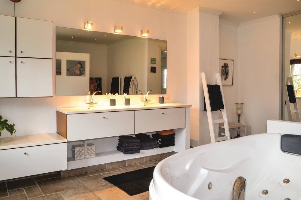 Photo of Bathroom in Kibaek