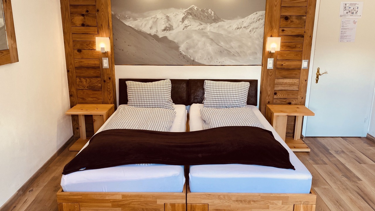 Photo of Bedroom in Tujetsch