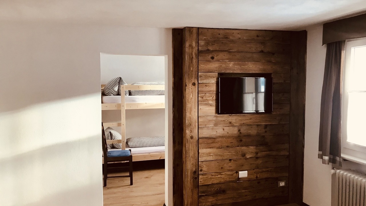Photo of Bedroom in Tujetsch
