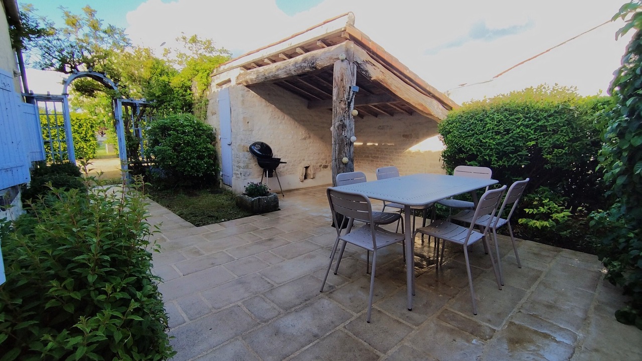 Photo of Outdoor in Nalliers