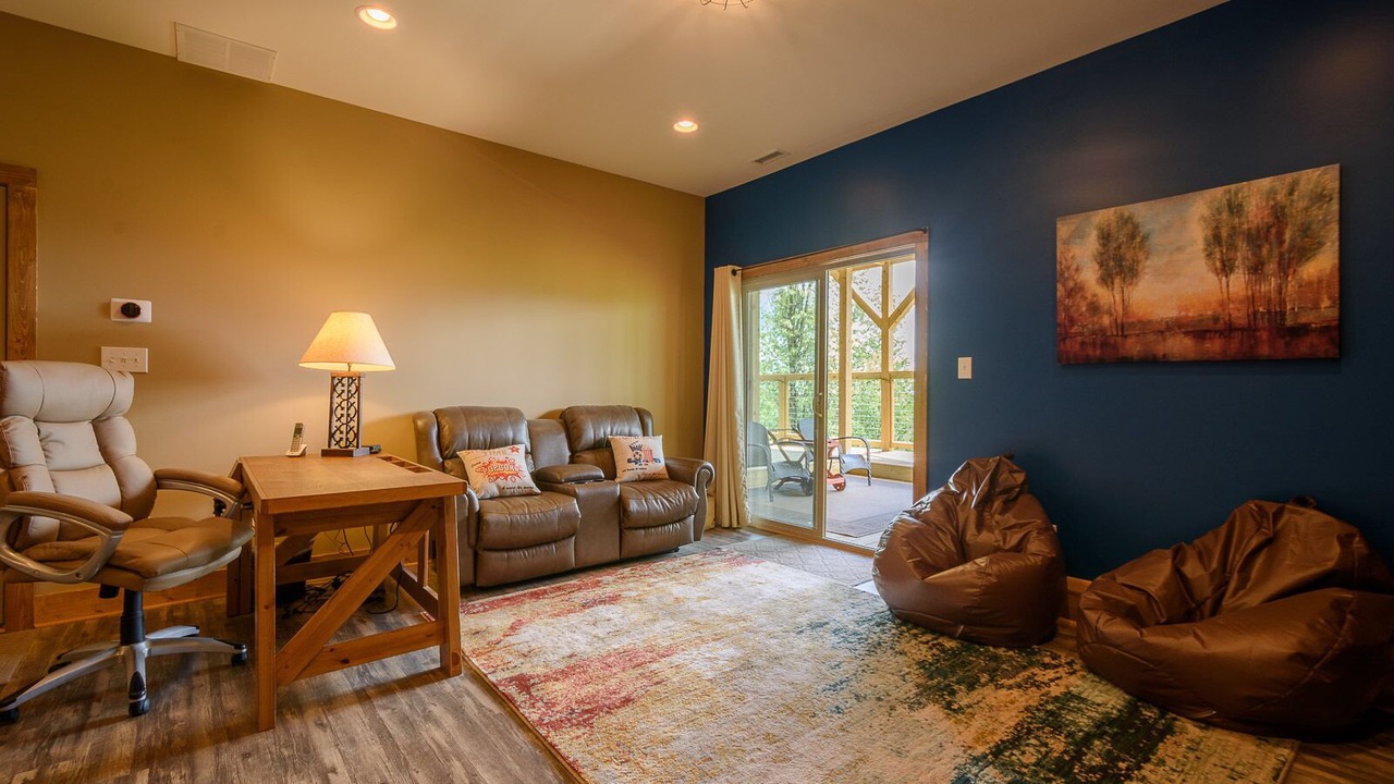 Photo of Livingroom in Seven Devils