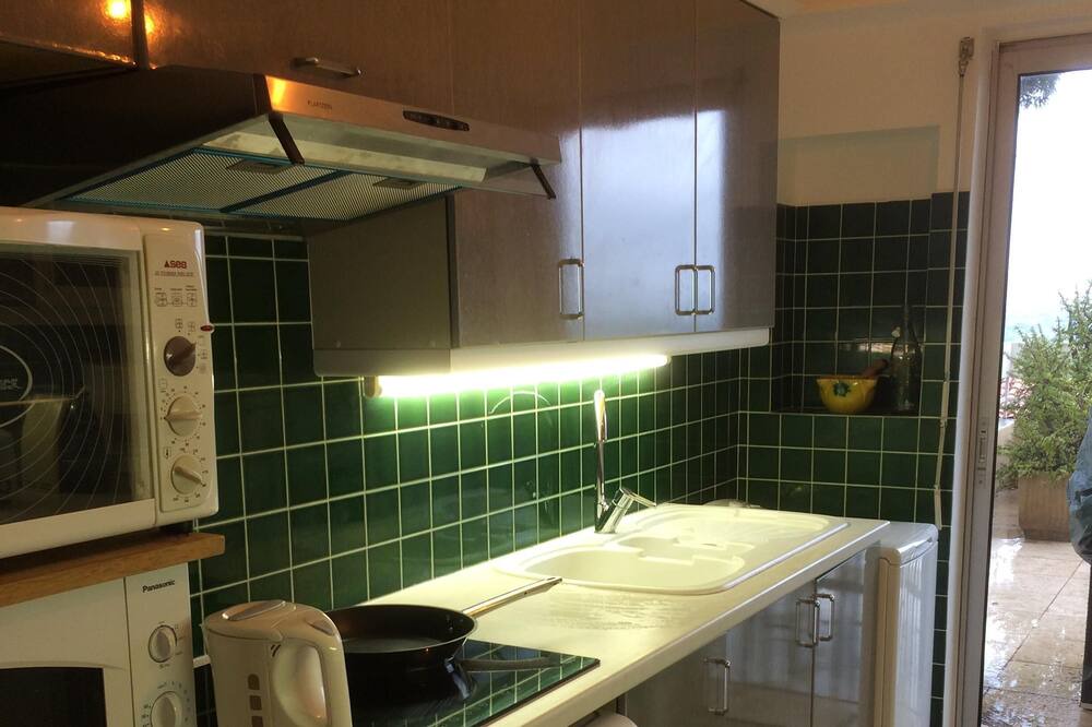 Photo of Kitchen in Sainte-Maxime City Centre