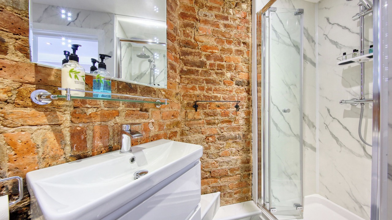 Photo of Bathroom in Hampton Wick