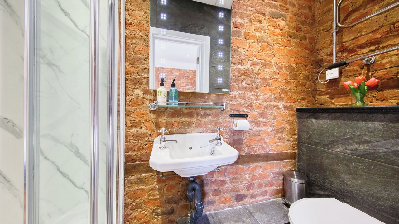 Photo of Others in Hampton Wick