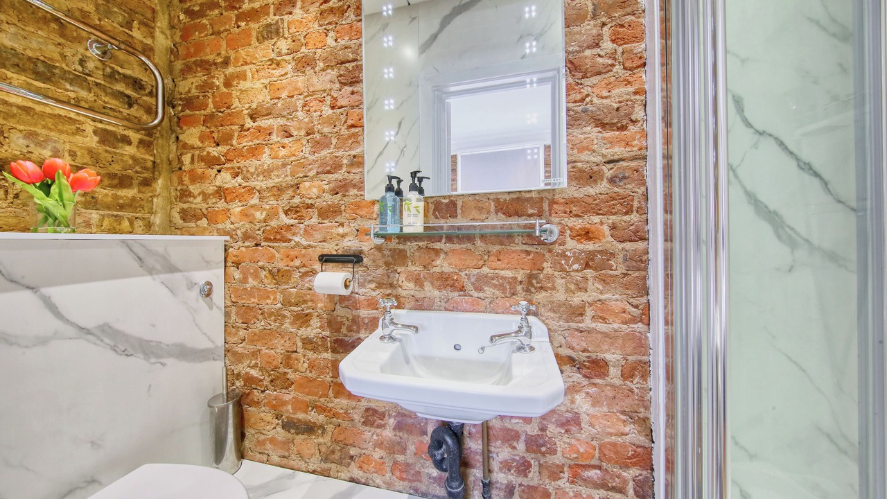 Photo of Bathroom in Hampton Wick
