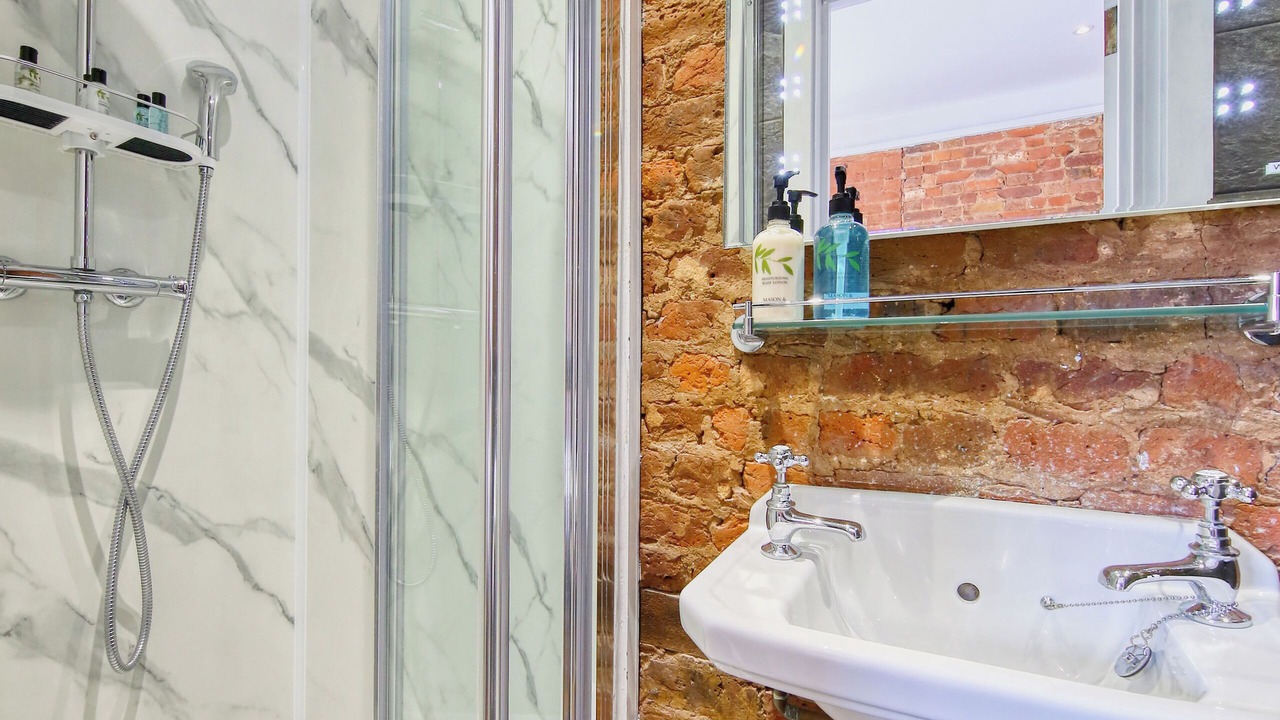 Photo of Others in Hampton Wick