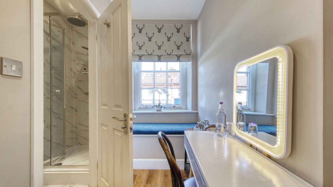 Photo of Bedroom in Hampton Wick