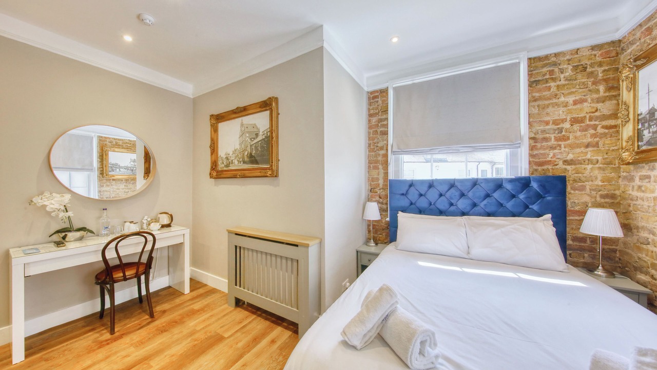 Photo of Bedroom in Hampton Wick