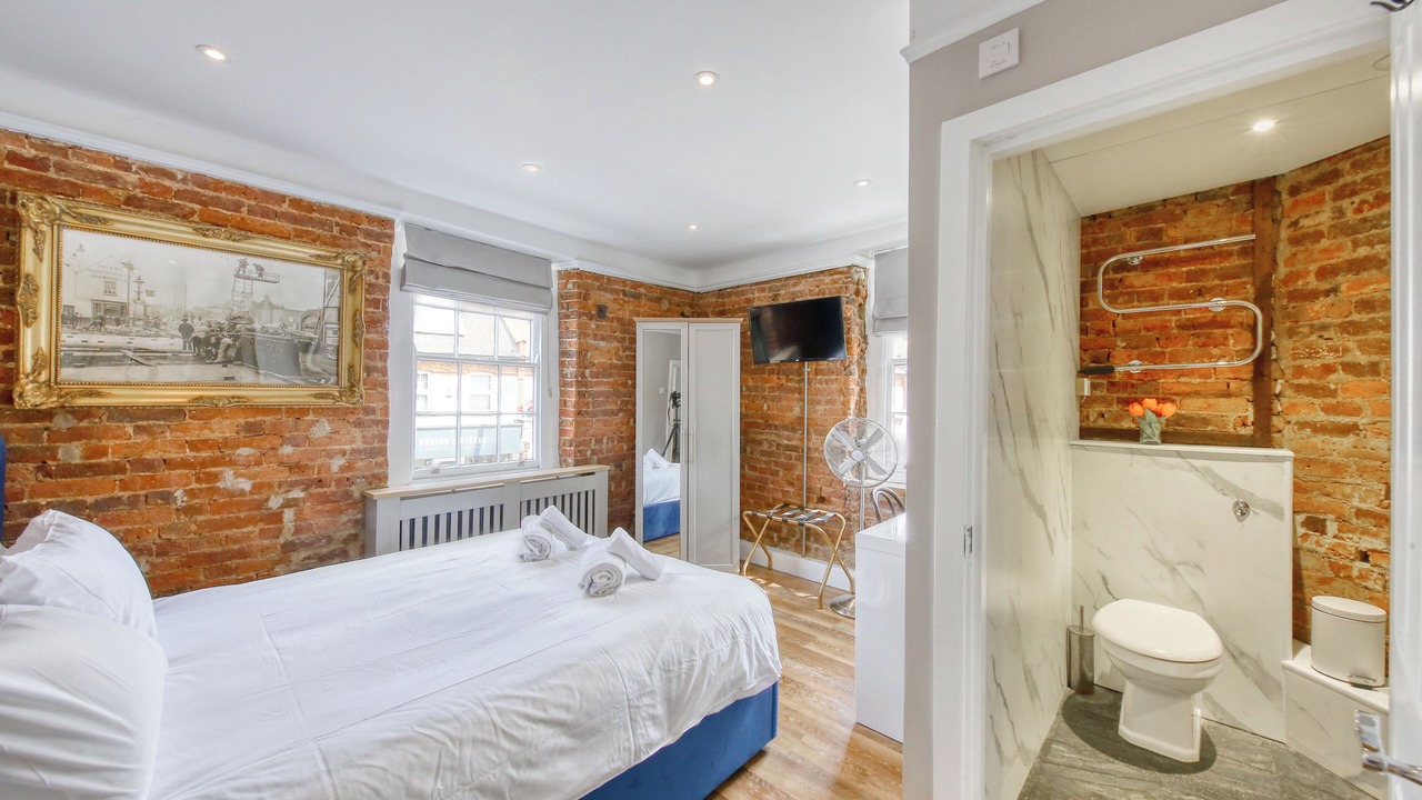 Photo of Bedroom in Hampton Wick
