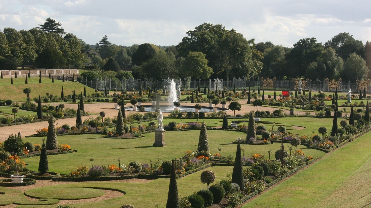 Photo of Others in Hampton Wick