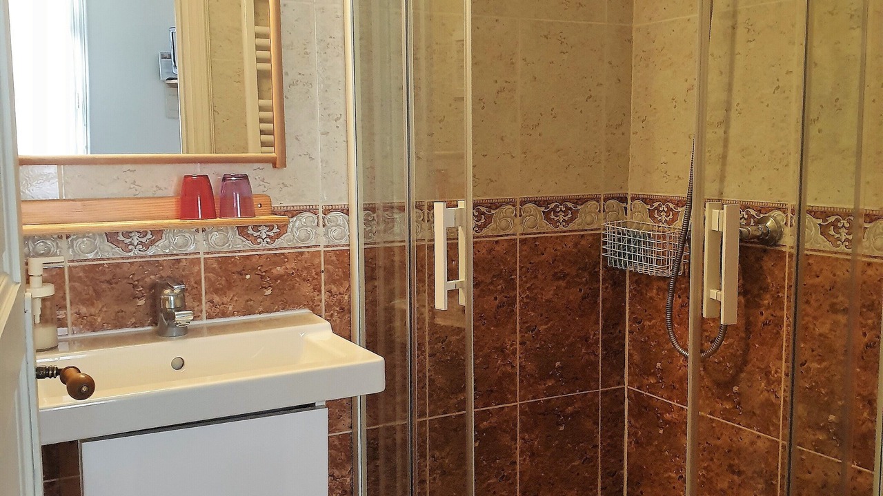 Photo of Bathroom in Tautavel