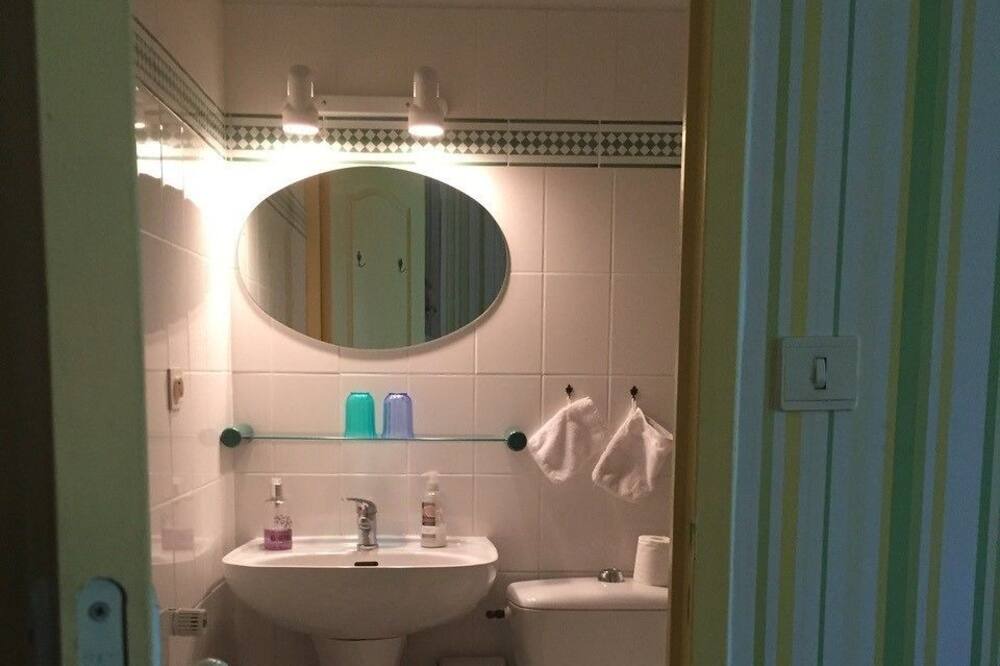 Photo of Bathroom in La Tour-Sur-Orb