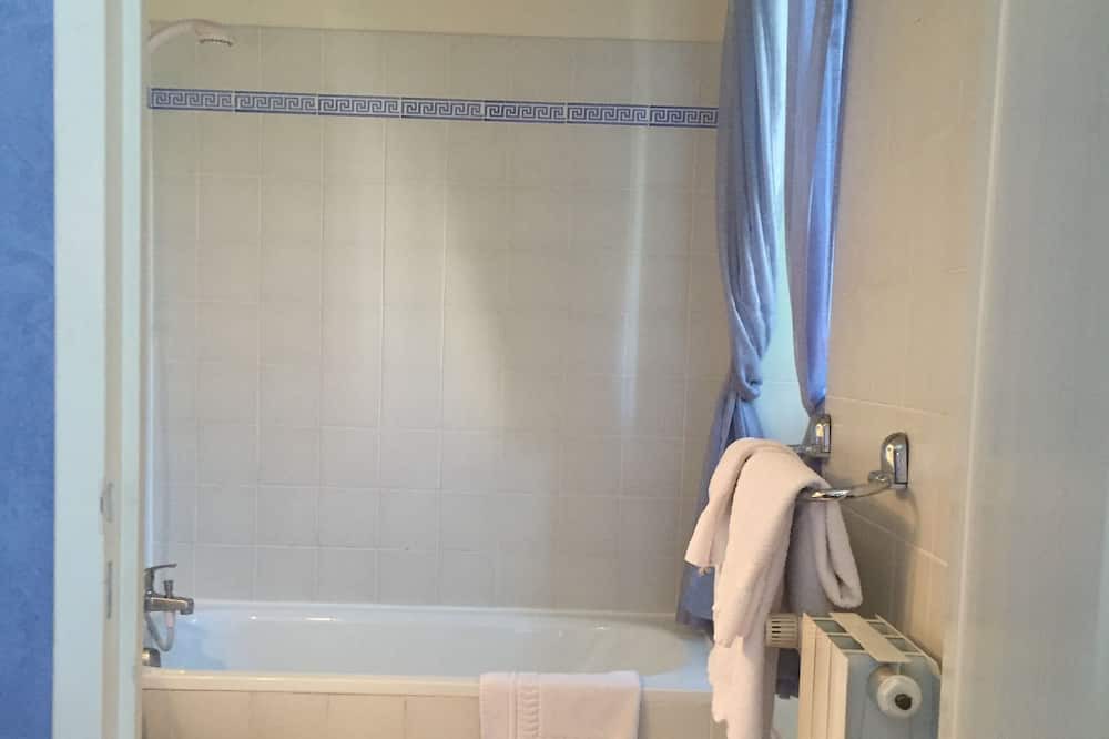 Photo of Bathroom in La Tour-Sur-Orb