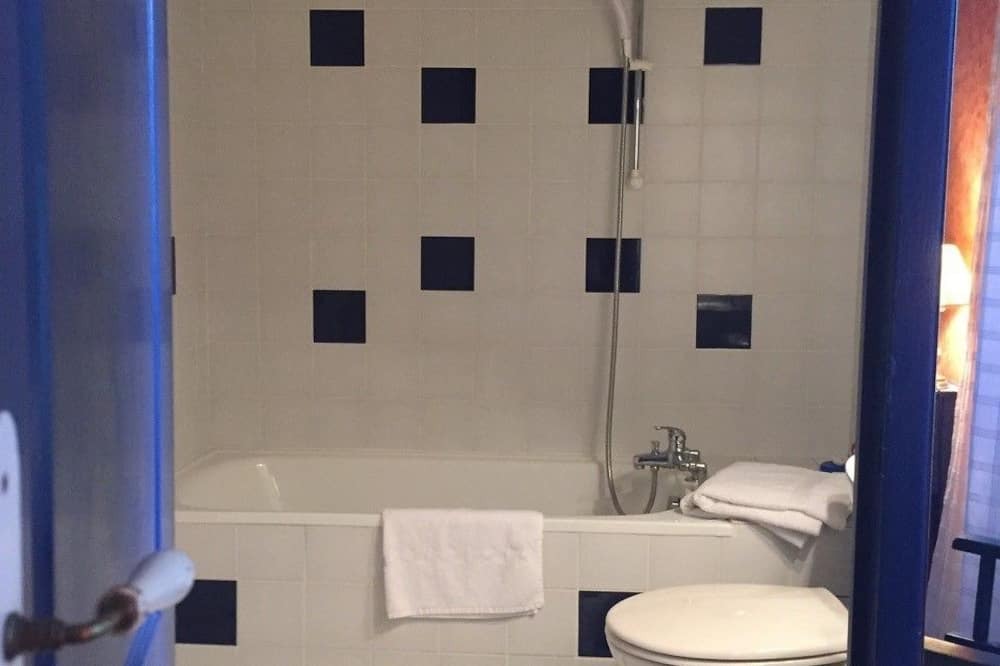 Photo of Bathroom in La Tour-Sur-Orb