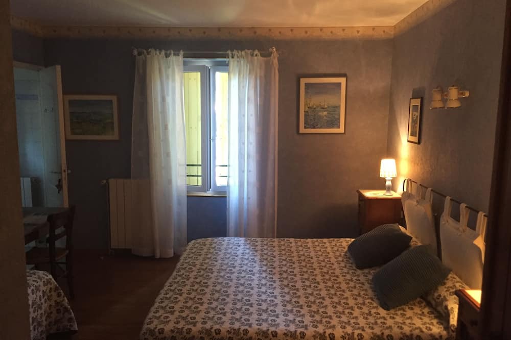 Photo of Bedroom in La Tour-Sur-Orb