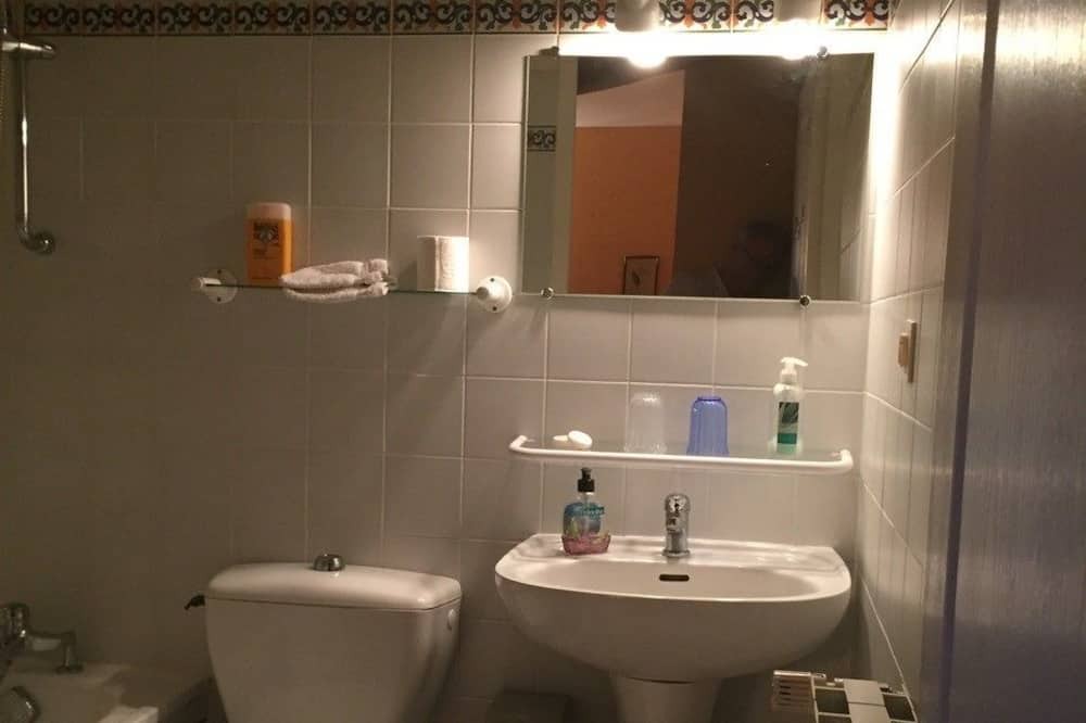 Photo of Bathroom in La Tour-Sur-Orb