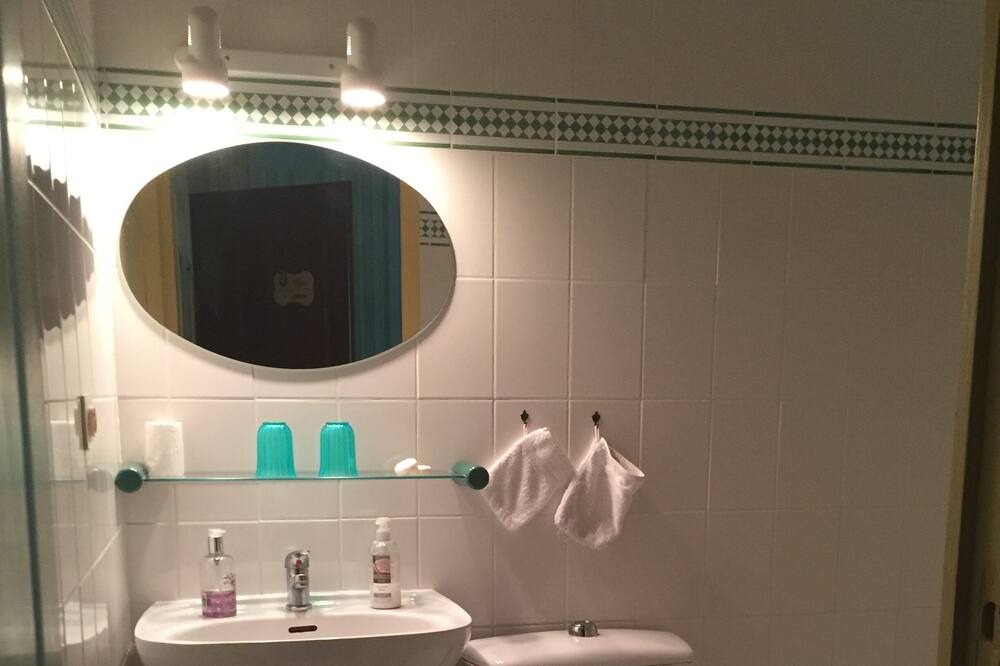 Photo of Bathroom in La Tour-Sur-Orb