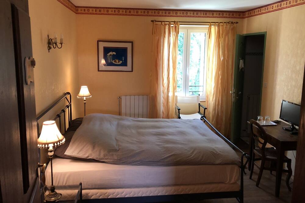 Photo of Bedroom in La Tour-Sur-Orb