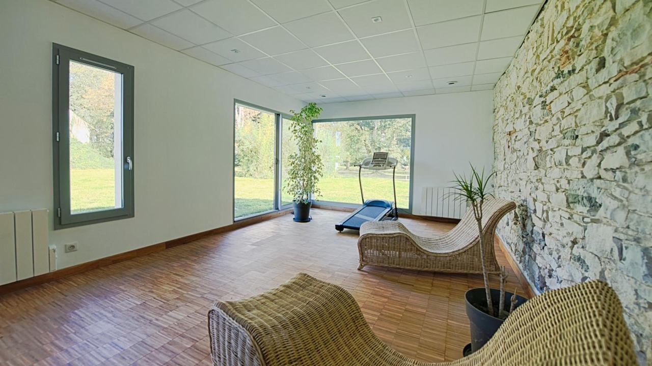 Photo of Others in Oeyreluy