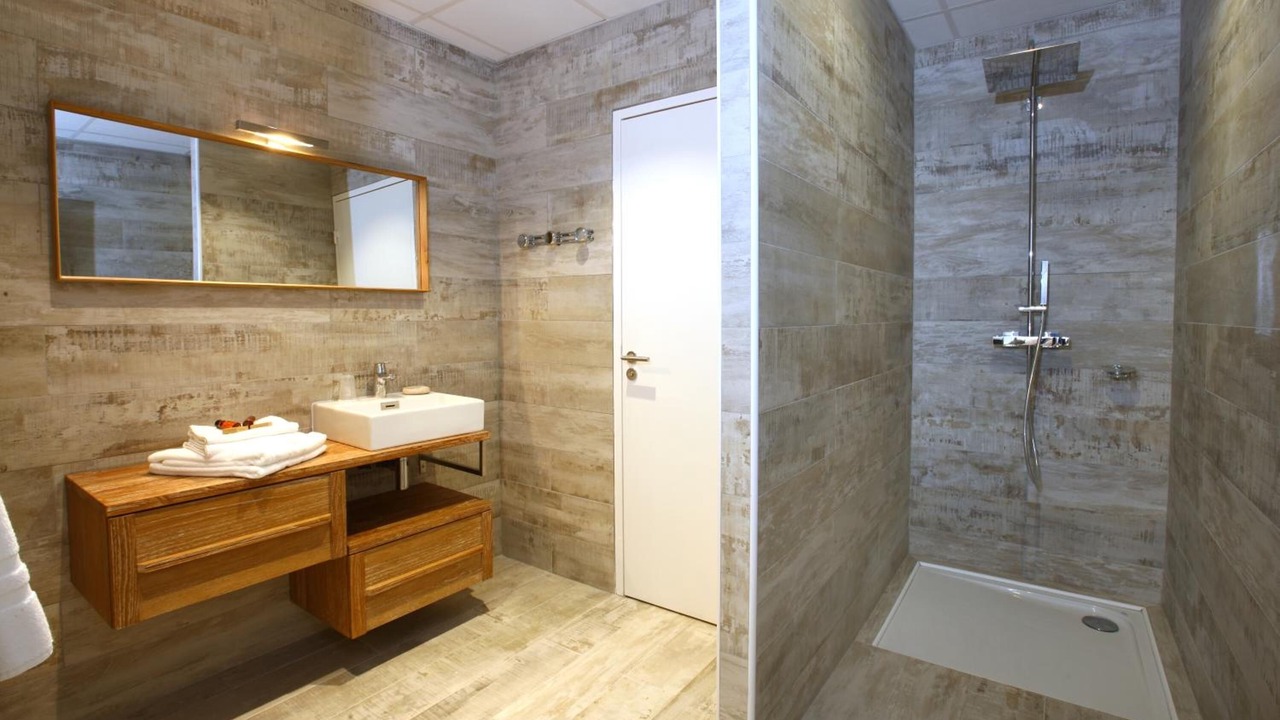 Photo of Others in Oeyreluy