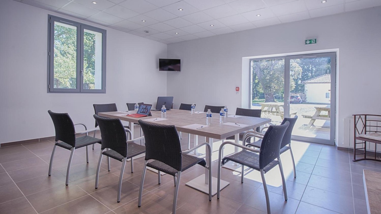 Photo of Others in Oeyreluy