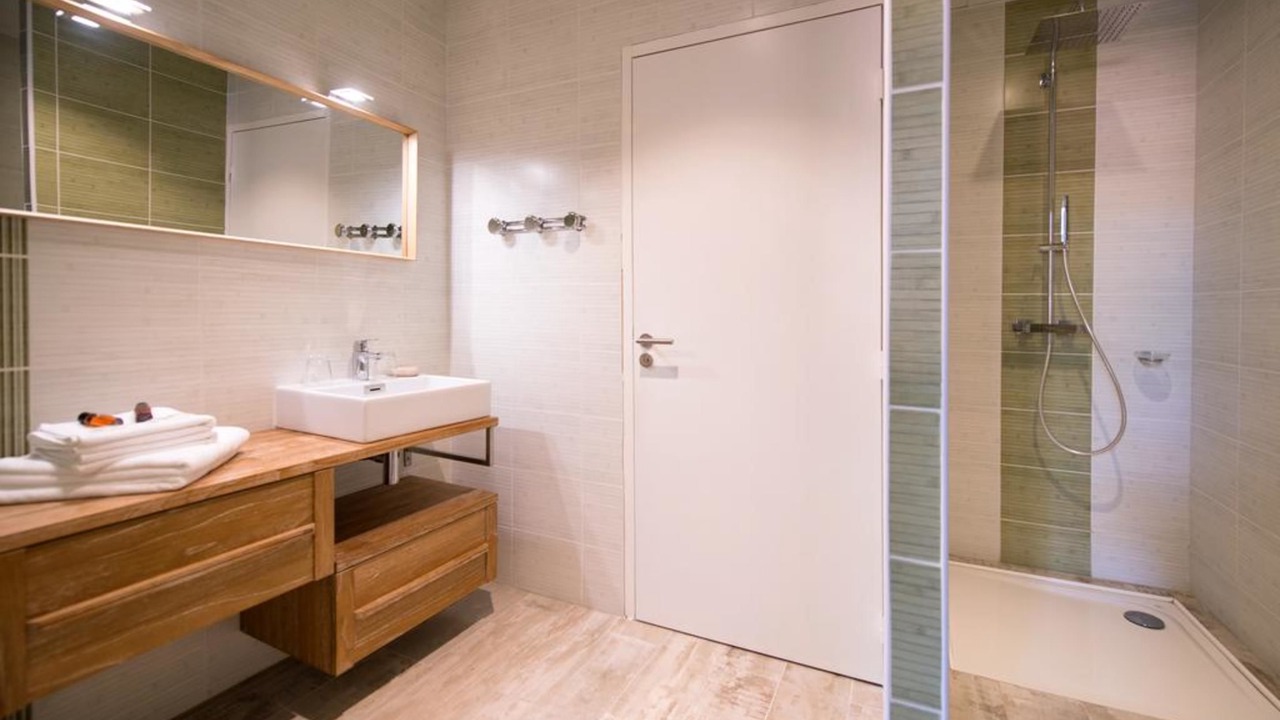 Photo of Bathroom in Oeyreluy