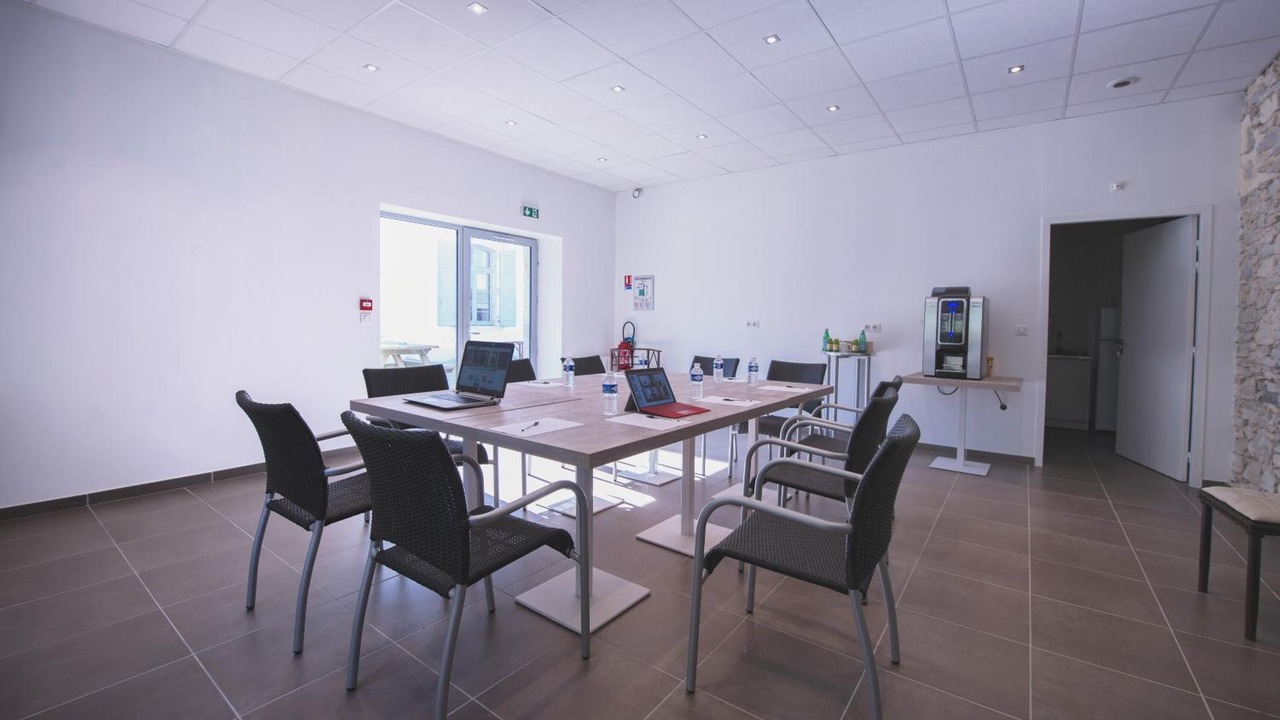 Photo of Others in Oeyreluy