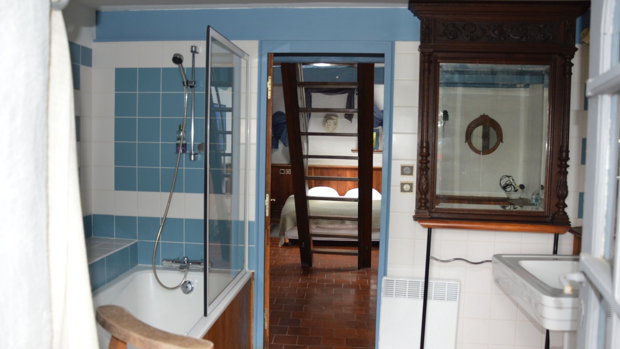 Photo of Bathroom in Plougonven