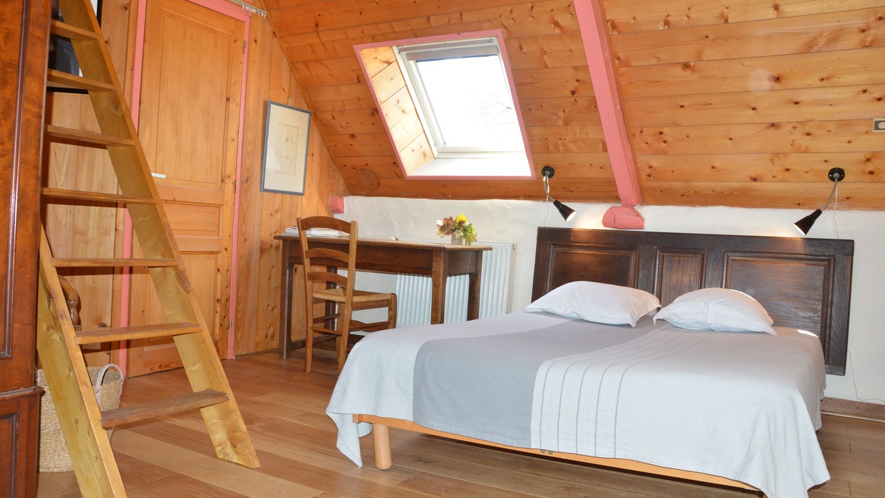 Photo of Bedroom in Plougonven