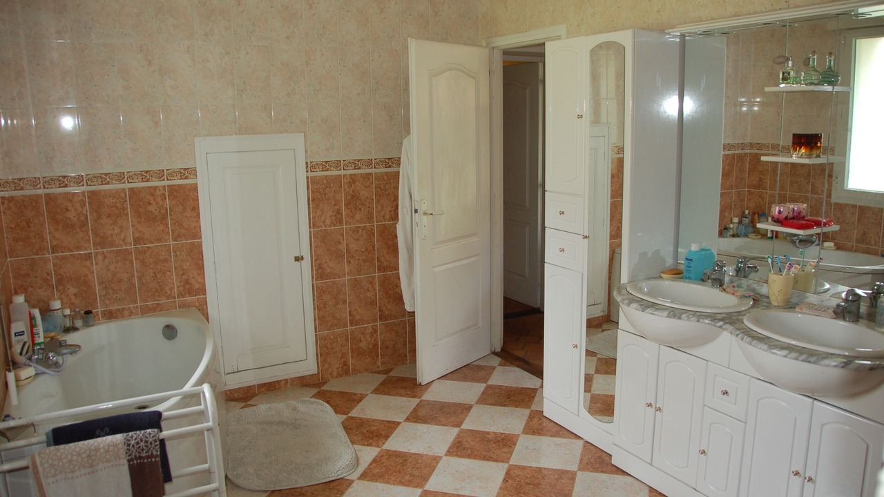 Photo of Bathroom in Saint-Denis-en-Val