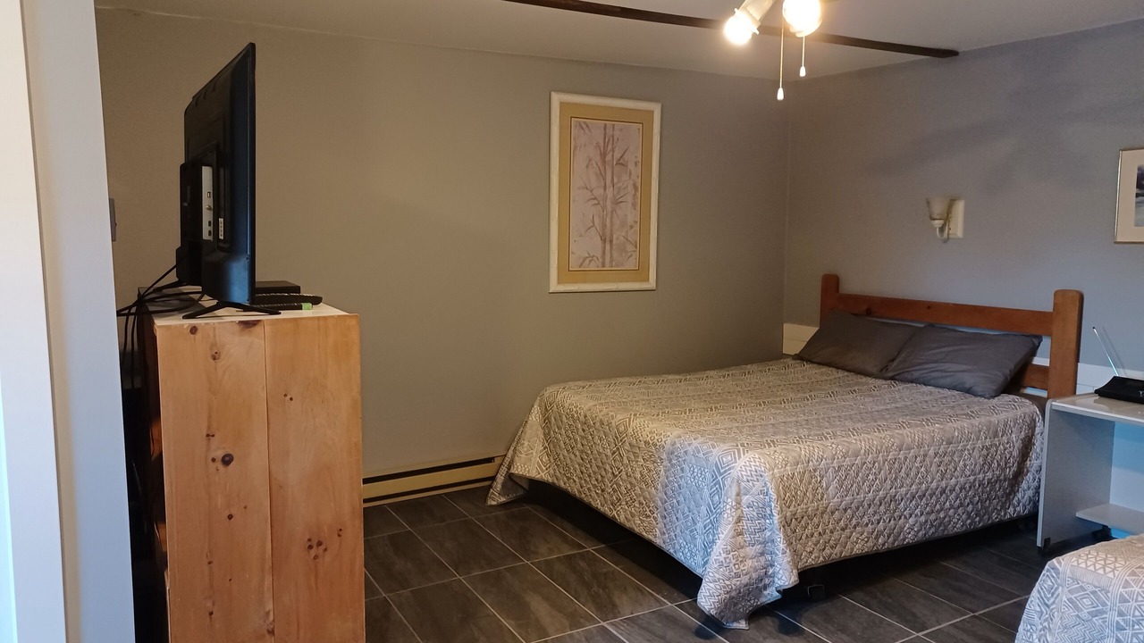 Photo of Bedroom in Colpoys Bay