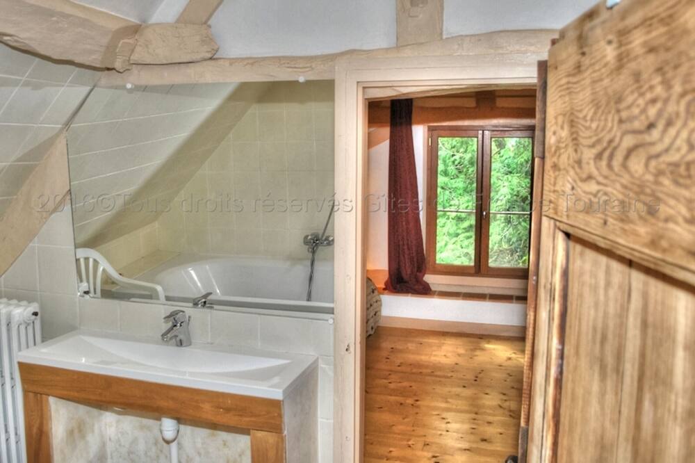 Photo of Bedroom in Continvoir