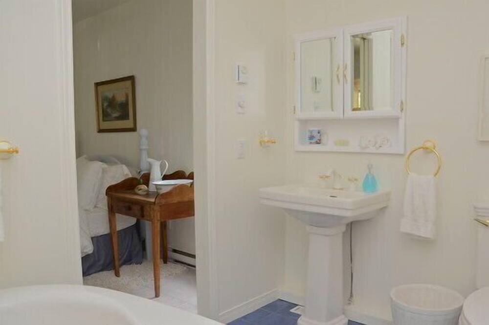Photo of Bathroom in Eastman