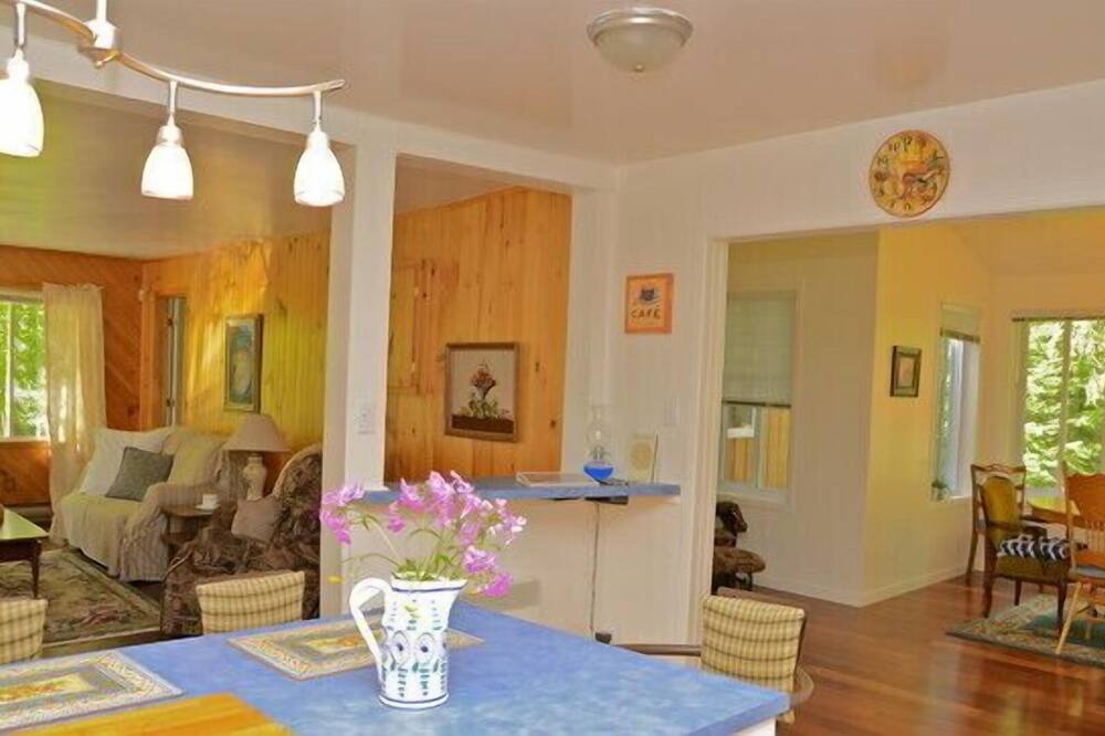 Photo of Livingroom in Eastman
