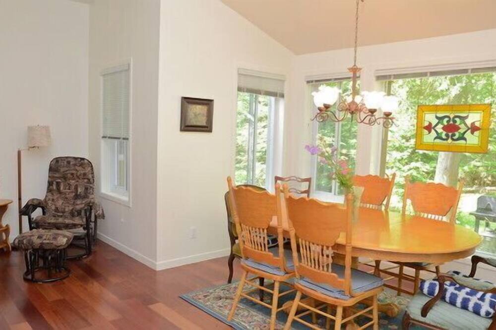Photo of Livingroom in Eastman