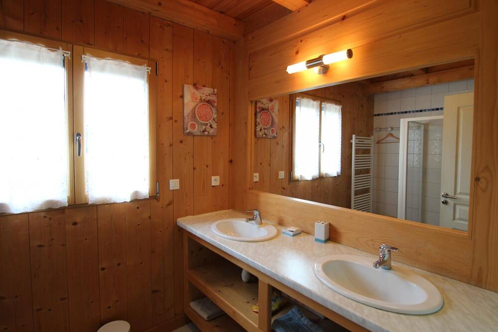 Photo of Bathroom in Le Mesnil-Ozenne