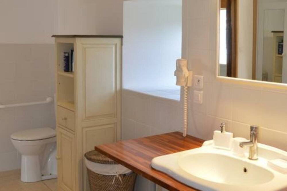 Photo of Bathroom in La Membrolle-sur-Choisille