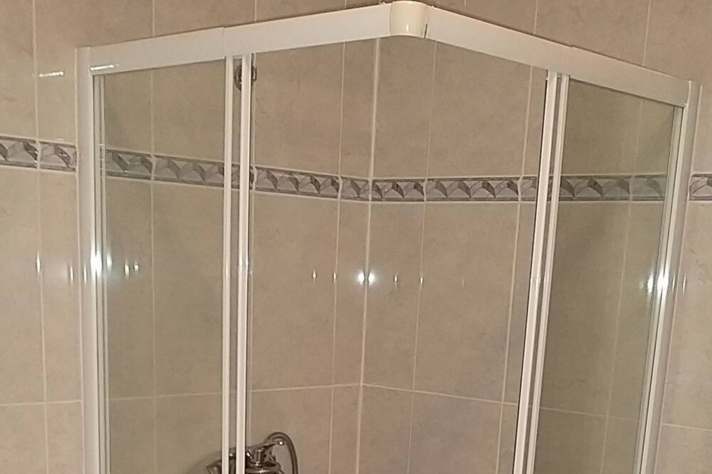 Photo of Bathroom in Laroque-d'Olmes