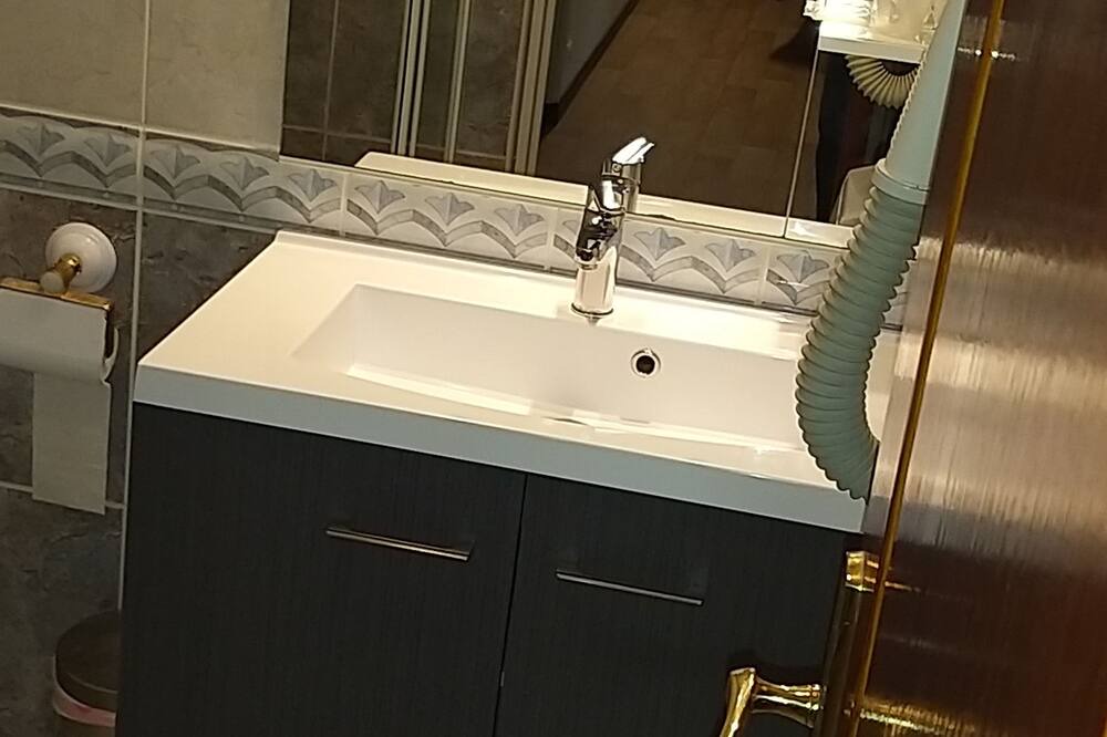 Photo of Bathroom in Laroque-d'Olmes