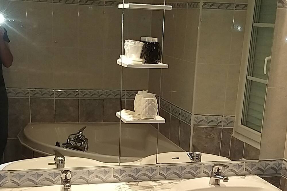 Photo of Bathroom in Laroque-d'Olmes