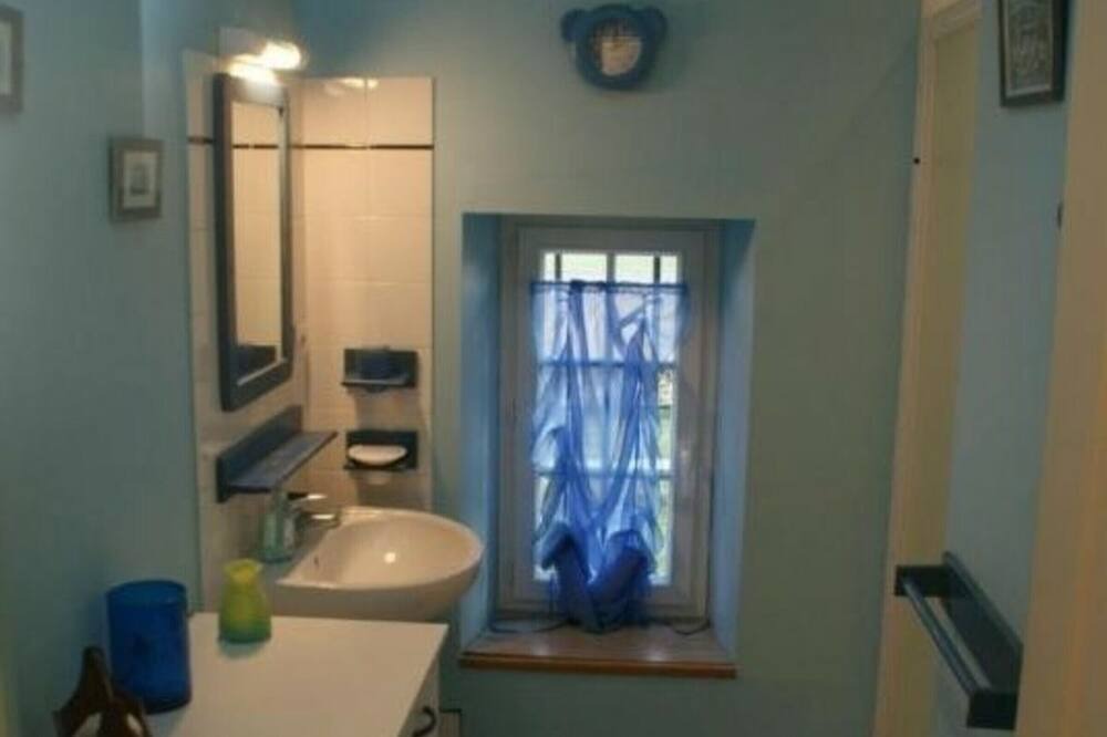 Photo of Bathroom in Seuilly