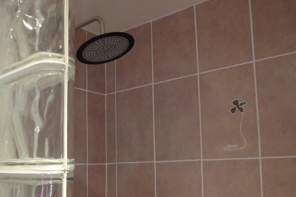 Photo of Bathroom in Mireval