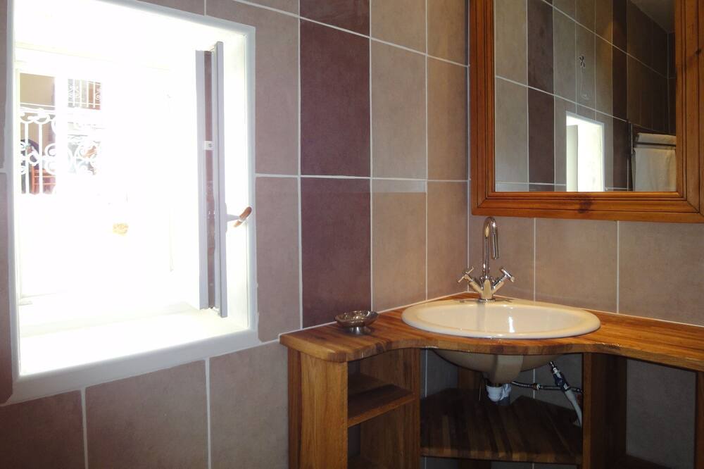 Photo of Bathroom in Mireval