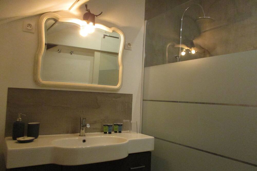 Photo of Bathroom in Camares