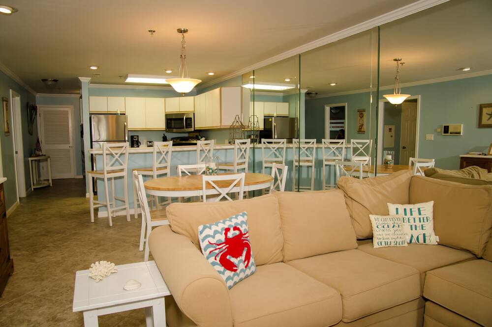 Photo of Livingroom in Heron Harbour Isle