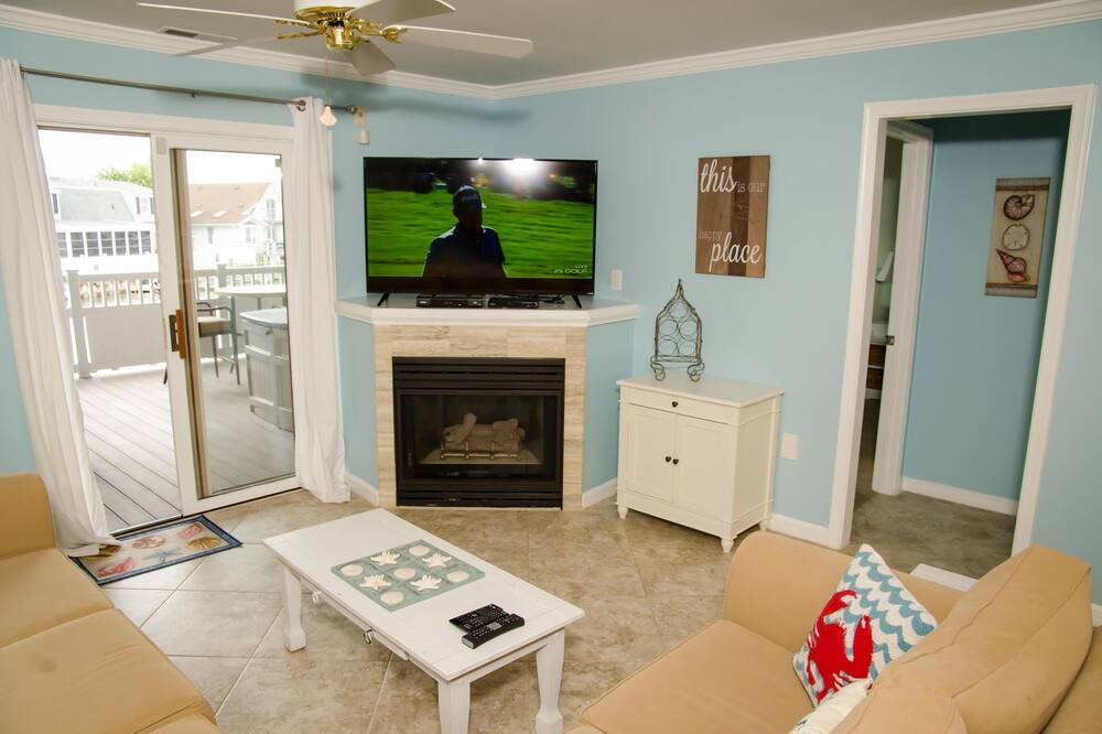 Photo of Livingroom in Heron Harbour Isle