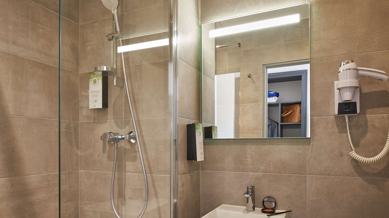 Photo of Bathroom in Malay-le-Grand