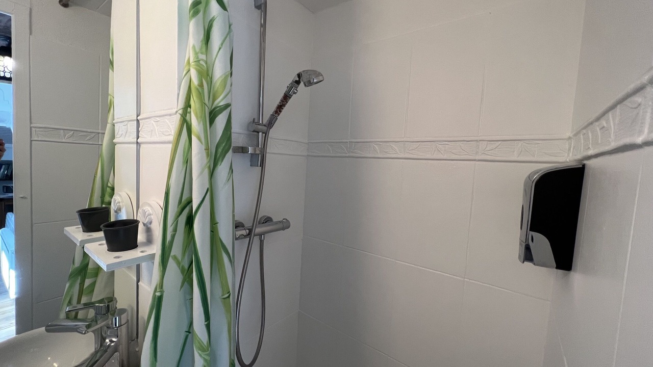 Photo of Bathroom in Maringes